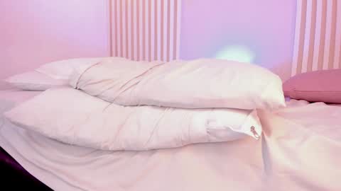 Snapshot of cherrysnow_ chatting on 01/28/25, 07:32 Cherry online show from 01/28/25, 07:32