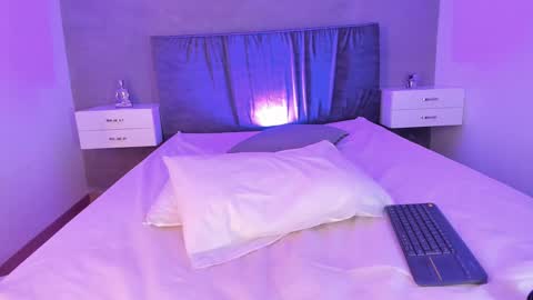 Snapshot of cherrysnow_ chatting on 02/22/25, 07:01 Cherry online show from 02/22/25, 07:01