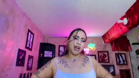 Snapshot of cherryy_bombshelll chatting on 09/15/25, 04:51 cherry online show from 09/15/25, 04:51