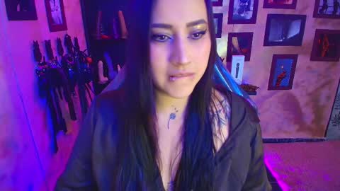 Snapshot of cherryy_bombshelll chatting on 10/11/25, 05:00 cherry online show from 10/11/25, 05:00