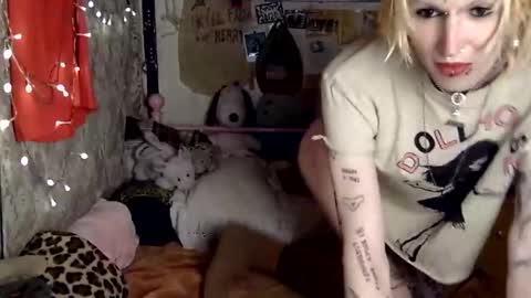 Snapshot of cherstrauberry chatting on 06/04/26, 03:01 cher strauberry online show from 06/04/26, 03:01