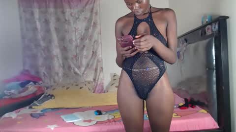 Snapshot of chessybee chatting on 02/15/26, 05:20 chessybee online show from 02/15/26, 05:20