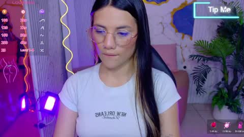 Snapshot of chiara_tay chatting on 06/08/26, 02:34 Chiara online show from 06/08/26, 02:34