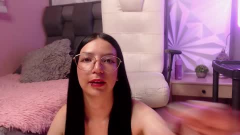 Snapshot of chiaraa_fiore chatting on 02/18/25, 11:19 Chiara online show from 02/18/25, 11:19