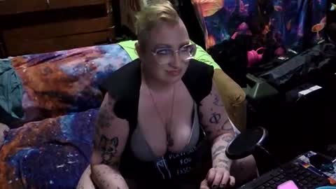 CurvySiren online show from 04/16/26, 05:52