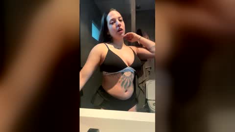 Snapshot of chica_feten chatting on 05/19/26, 11:05 chica_feten online show from 05/19/26, 11:05