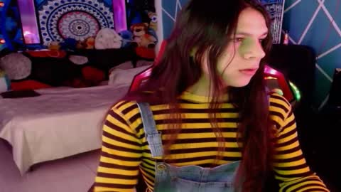 Snapshot of chico_explosivo chatting on 10/19/25, 01:39 chico_explosivo online show from 10/19/25, 01:39