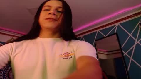 Snapshot of chico_explosivo chatting on 12/16/25, 02:49 chico_explosivo online show from 12/16/25, 02:49