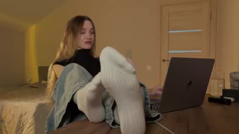 Snapshot of chillgoddess chatting on 07/10/26, 10:07 Goddess Vika - owner of all ur money online show from 07/10/26, 10:07