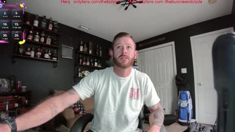 Snapshot of chillinthemosttt chatting on 10/28/25, 03:25 Chillinthemosttt online show from 10/28/25, 03:25