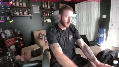 Snapshot of chillinthemosttt chatting on 10/29/25, 02:41 Chillinthemosttt online show from 10/29/25, 02:41