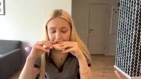 Chanelle online show from 07/23/26, 12:03
