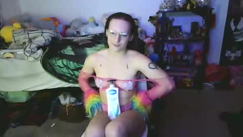 Snapshot of chippiesbedroom chatting on 02/27/26, 06:57 Chip 3 online show from 02/27/26, 06:57