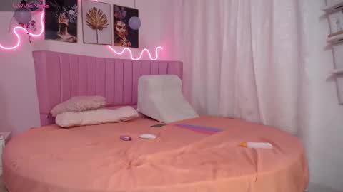 Snapshot of chiquibumbun chatting on 01/16/25, 04:49 sophia online show from 01/16/25, 04:49