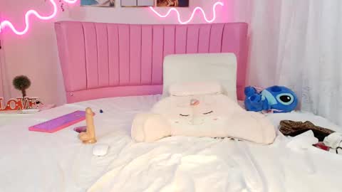 Snapshot of chiquibumbun chatting on 02/25/25, 08:25 sophia online show from 02/25/25, 08:25