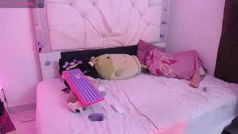 Snapshot of chiquibumbun chatting on 02/26/25, 09:37 sophia online show from 02/26/25, 09:37