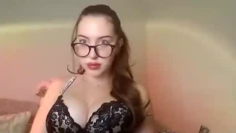 Snapshot of chitos_89 chatting on 10/29/25, 04:37 chitos_89 online show from 10/29/25, 04:37