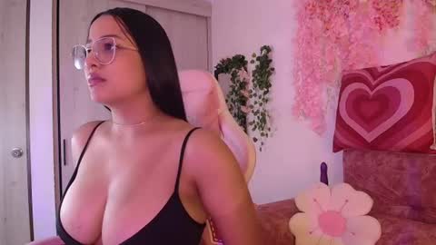 Snapshot of chloe__moon_ chatting on 06/19/26, 04:17 chloe__moon_ online show from 06/19/26, 04:17