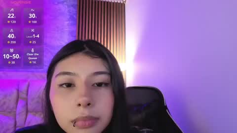 chloe_bluee_ online show from 04/17/26, 11:02