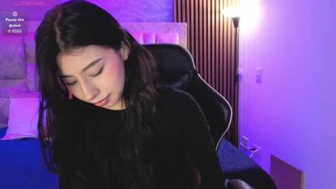 chloe_bluee_ online show from 04/21/26, 11:05