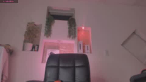 Snapshot of chloe_cooperr chatting on 09/23/25, 02:36 chloe_cooperr online show from 09/23/25, 02:36