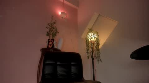 Snapshot of chloe_cooperr chatting on 10/18/25, 12:24 chloe_cooperr online show from 10/18/25, 12:24