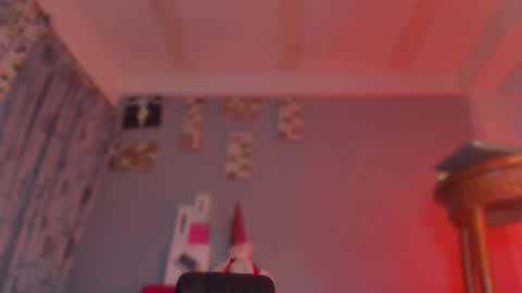 Snapshot of chloe_cooperr chatting on 12/15/25, 12:48 chloe_cooperr online show from 12/15/25, 12:48