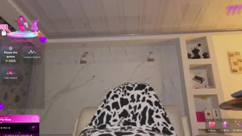 chloe_cooperr online show from 04/21/26, 01:18