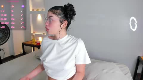 Snapshot of chloe_cortez chatting on 05/07/26, 11:48 chloe online show from 05/07/26, 11:48