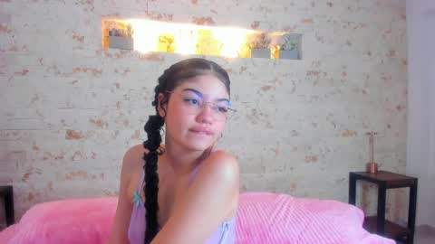 Snapshot of chloe_cortez chatting on 05/23/26, 10:19 chloe online show from 05/23/26, 10:19