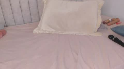Snapshot of chloe_dee_ chatting on 01/06/25, 01:30 Chloe online show from 01/06/25, 01:30