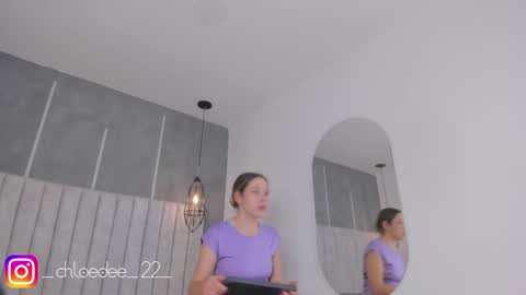 Snapshot of chloe_dee_ chatting on 01/19/25, 10:28 Chloe online show from 01/19/25, 10:28