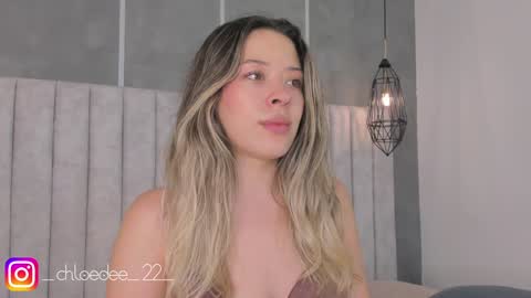 Snapshot of chloe_dee_ chatting on 01/29/25, 06:18 Chloe online show from 01/29/25, 06:18