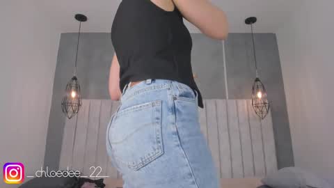 Snapshot of chloe_dee_ chatting on 02/11/25, 11:32 Chloe online show from 02/11/25, 11:32
