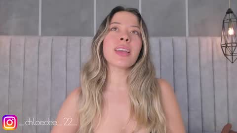 Snapshot of chloe_dee_ chatting on 02/20/25, 02:24 Chloe online show from 02/20/25, 02:24