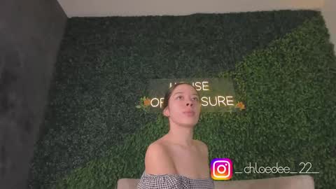 Snapshot of chloe_dee_ chatting on 09/20/25, 11:55 Chloe online show from 09/20/25, 11:55