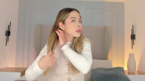 Chloe online show from 04/17/26, 12:19