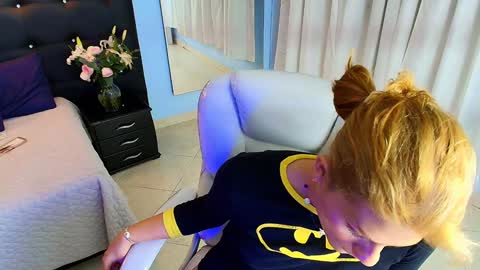 Snapshot of chloe_goddes chatting on 12/13/24, 12:42 CHLOE online show from 12/13/24, 12:42