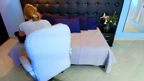 Snapshot of chloe_goddes chatting on 12/14/24, 09:45 CHLOE online show from 12/14/24, 09:45