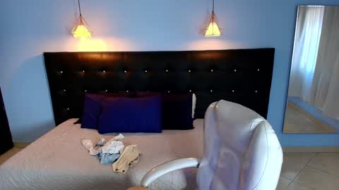 Snapshot of chloe_goddes chatting on 12/23/24, 08:47 CHLOE online show from 12/23/24, 08:47