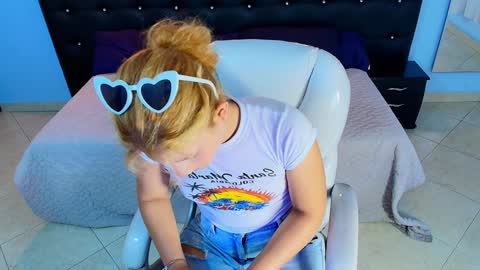 Snapshot of chloe_goddes chatting on 01/02/25, 08:46 CHLOE online show from 01/02/25, 08:46