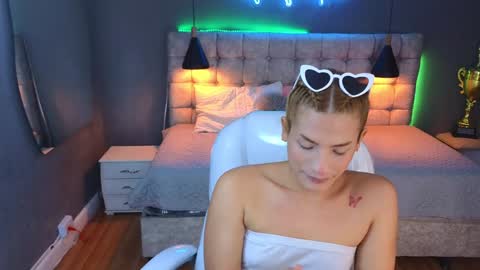 Snapshot of chloe_goddes chatting on 01/03/25, 09:36 CHLOE online show from 01/03/25, 09:36