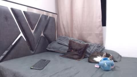 Chloe and Danna online show from 03/20/26, 02:05