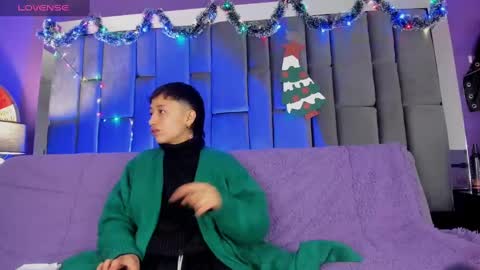 Isabella curly hair - Anastasia short hair  online show from 12/03/24, 12:49