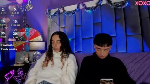 Isabella curly hair - Anastasia short hair  online show from 12/03/24, 03:55