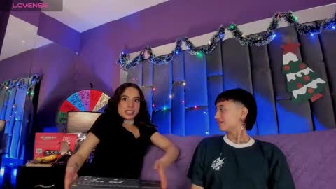 Isabella curly hair - Anastasia short hair  online show from 12/06/24, 02:17