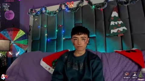 Isabella curly hair - Anastasia short hair  online show from 12/09/24, 10:09