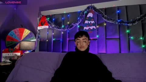 Isabella curly hair - Anastasia short hair  online show from 12/14/24, 04:20