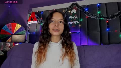 Isabella curly hair - Anastasia short hair  online show from 12/16/24, 05:11