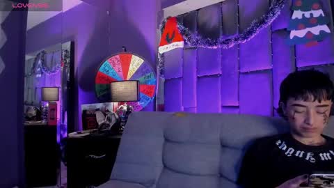 Isabella curly hair - Anastasia short hair  online show from 12/18/24, 12:21